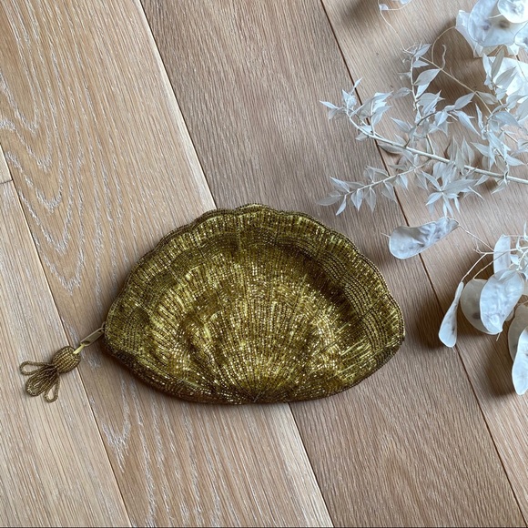 Vintage Handbags - Vintage gold beaded shell clutch